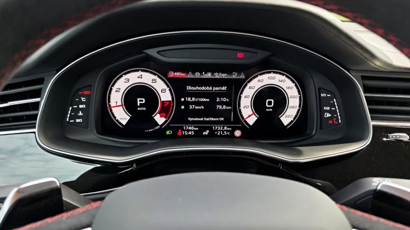 test-2025-audi-rs-q8-performance-22