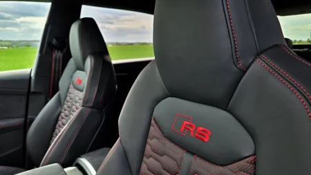 test-2025-audi-rs-q8-performance-27