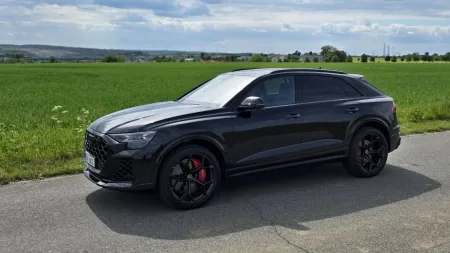 test-2025-audi-rs-q8-performance-3