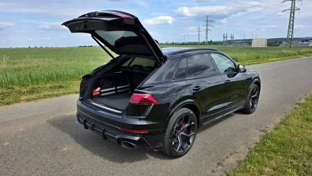 test-2025-audi-rs-q8-performance-32