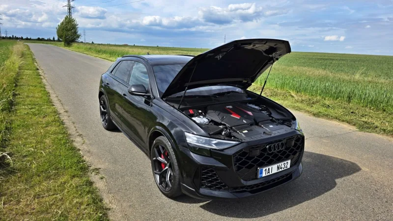 test-2025-audi-rs-q8-performance-35
