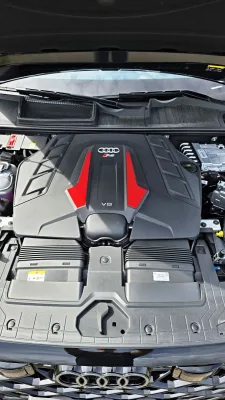 test-2025-audi-rs-q8-performance-36