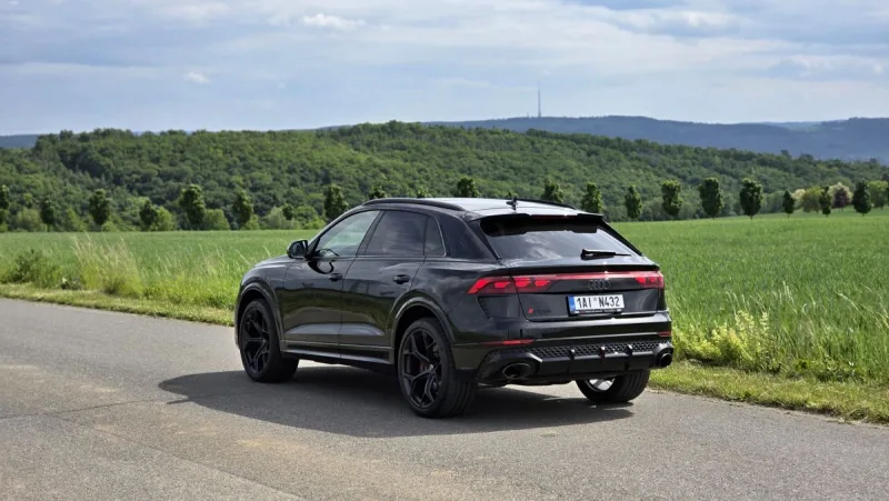 test-2025-audi-rs-q8-performance-4