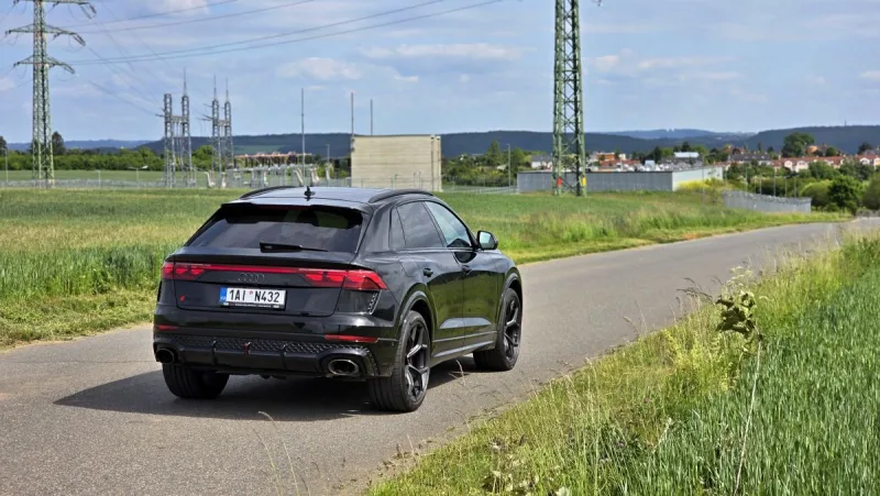 test-2025-audi-rs-q8-performance-6
