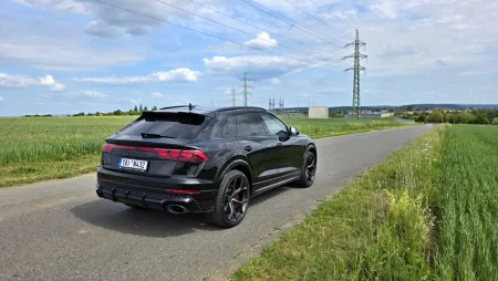 test-2025-audi-rs-q8-performance-7