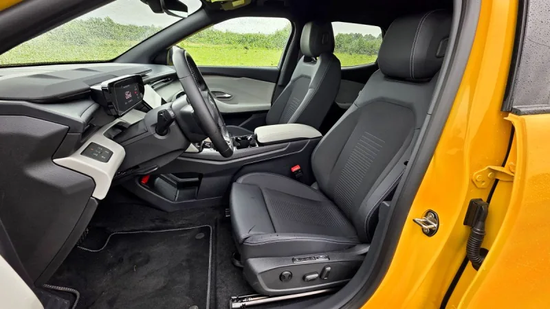 test-ford-capri-rwd-77-kwh-210-kw-elektromobil-2025-21