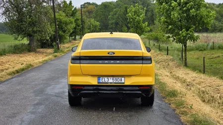 test-ford-capri-rwd-77-kwh-210-kw-elektromobil-2025-6