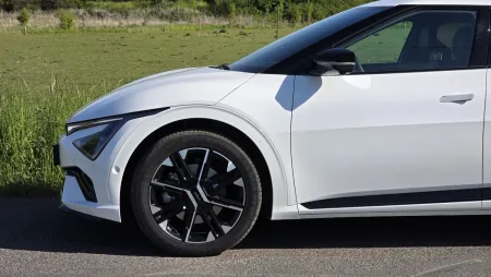 test-2025-kia-ev6-gt-line-awd-84-kwh-elektromobil-13