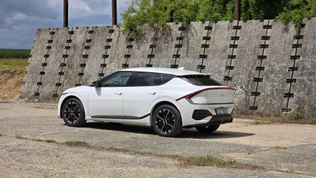 test-2025-kia-ev6-gt-line-awd-84-kwh-elektromobil-3