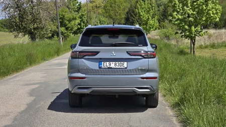 test-mitsubishi-outlander-phev-2025-10