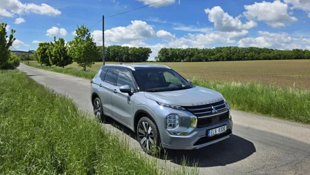 test-mitsubishi-outlander-phev-2025-12
