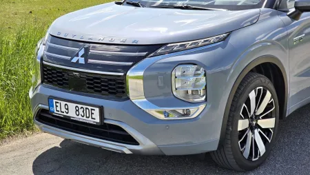 test-mitsubishi-outlander-phev-2025-14