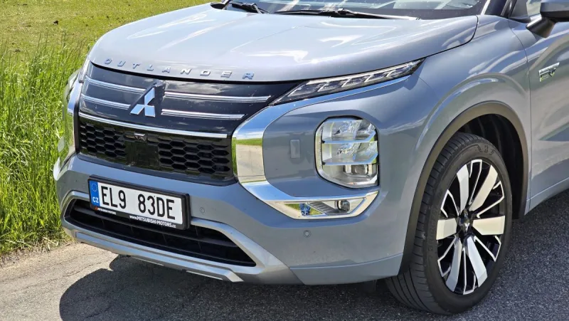 test-mitsubishi-outlander-phev-2025-14