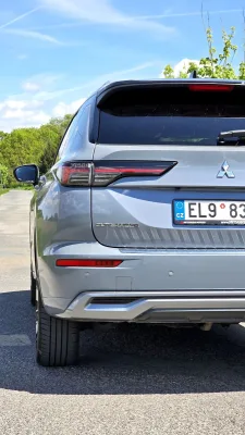 test-mitsubishi-outlander-phev-2025-16