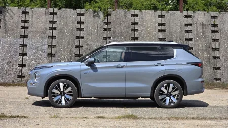 test-mitsubishi-outlander-phev-2025-2
