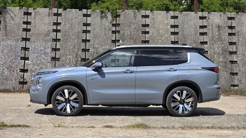 test-mitsubishi-outlander-phev-2025-2
