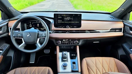 test-mitsubishi-outlander-phev-2025-21