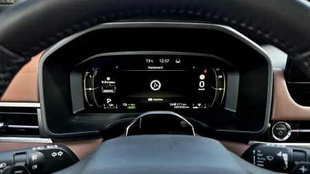 test-mitsubishi-outlander-phev-2025-22