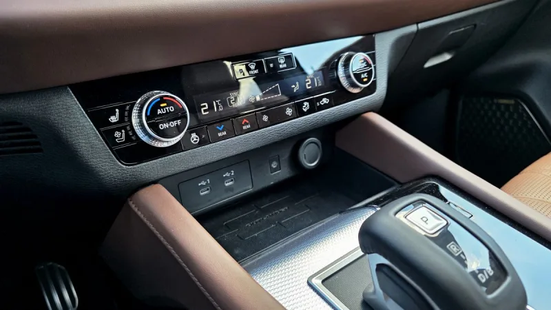 test-mitsubishi-outlander-phev-2025-24