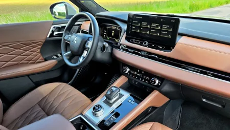 test-mitsubishi-outlander-phev-2025-26