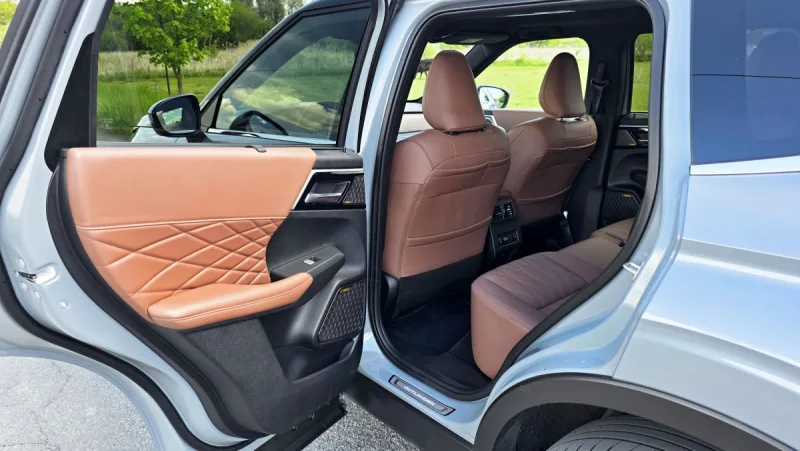 test-mitsubishi-outlander-phev-2025-28