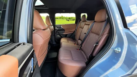 test-mitsubishi-outlander-phev-2025-29