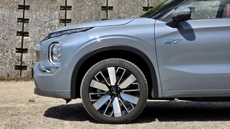 test-mitsubishi-outlander-phev-2025-3