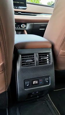test-mitsubishi-outlander-phev-2025-30