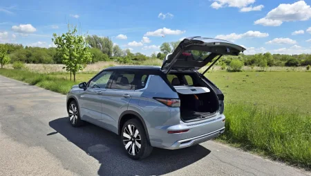 test-mitsubishi-outlander-phev-2025-31