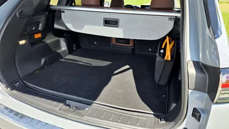 test-mitsubishi-outlander-phev-2025-32
