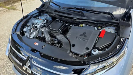 test-mitsubishi-outlander-phev-2025-33