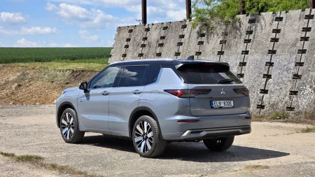 test-mitsubishi-outlander-phev-2025-4