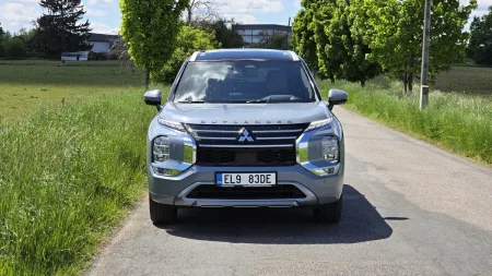 test-mitsubishi-outlander-phev-2025-5
