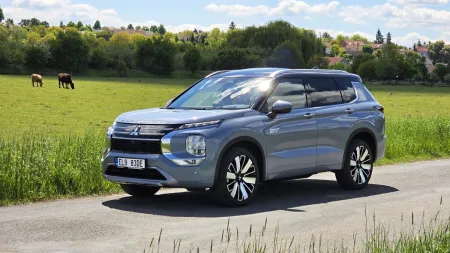 test-mitsubishi-outlander-phev-2025-6
