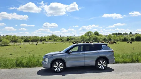 test-mitsubishi-outlander-phev-2025-7