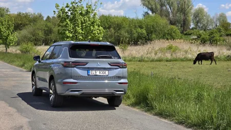 test-mitsubishi-outlander-phev-2025-9