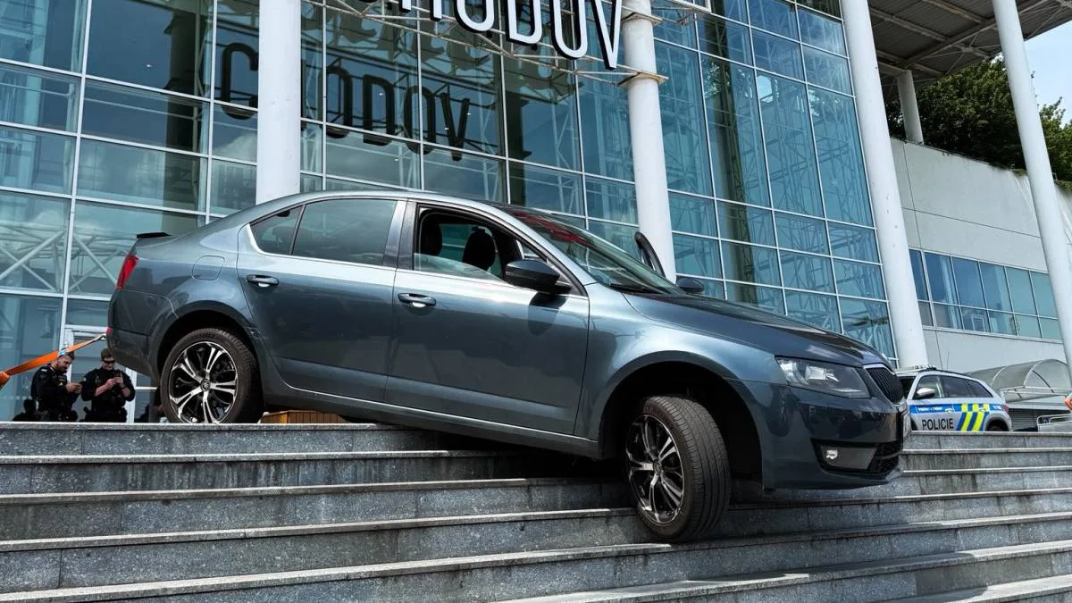 nehoda-skoda-octavia-westfield-chodov-nehoda