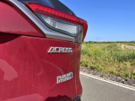 test-suzuki-across-2-5-plug-in-hybrid-elegance-e-cvt-4x4-2025-11