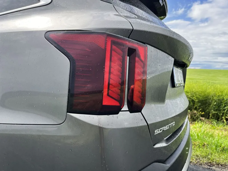 test-kia-sorento-1-6-t-gdi-4x4-hev-6at-hybrid-2025-15