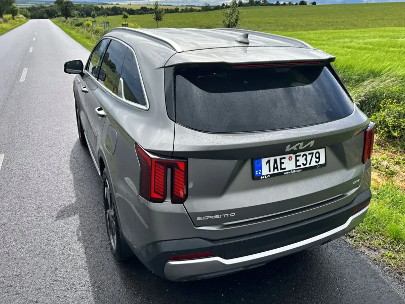 test-kia-sorento-1-6-t-gdi-4x4-hev-6at-hybrid-2025-8