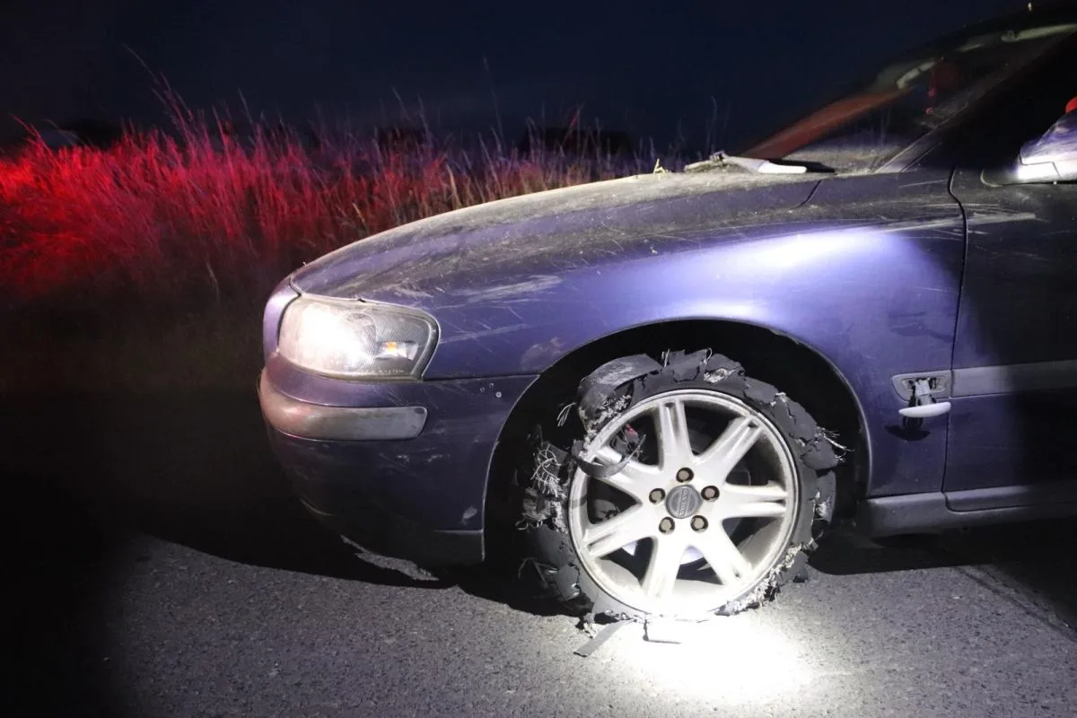 17lety-ridic-prorazene-pneumatiky-volvo-s60-2