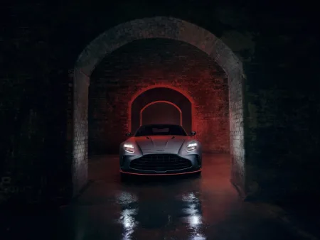 aston-martin-vantage-s-2025
