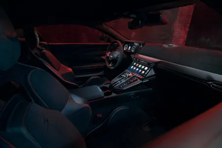 aston-martin-vantage-s-2025-14