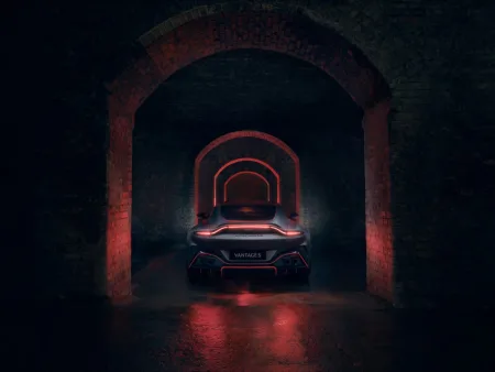 aston-martin-vantage-s-2025-4