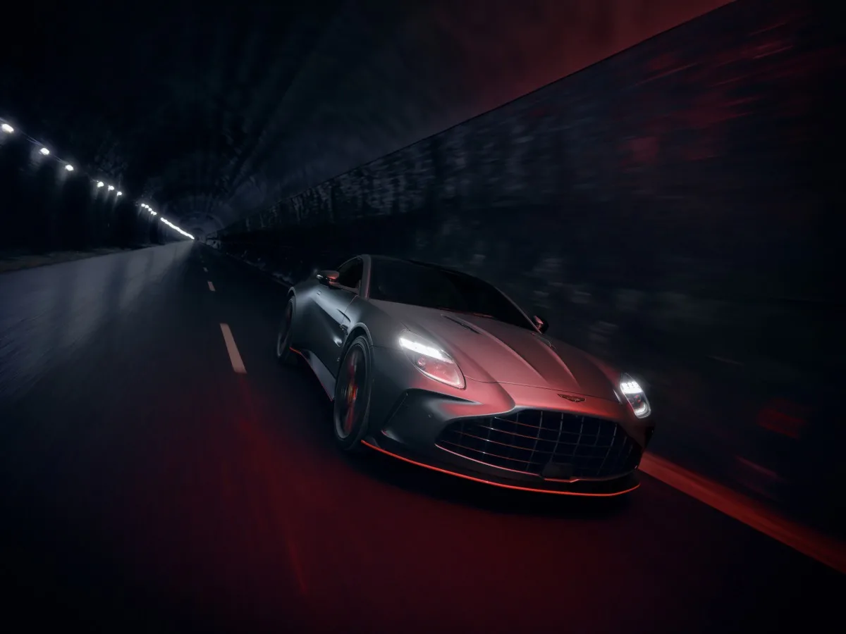 aston-martin-vantage-s-2025-5