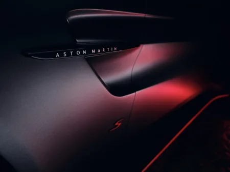 aston-martin-vantage-s-2025-8