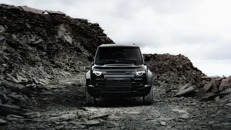 2025-land-rover-defender-octa-black-1