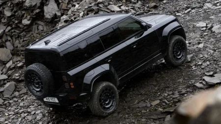 2025-land-rover-defender-octa-black-2
