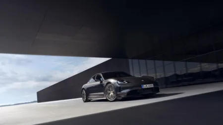 2025-porsche-taycan-black-edition-porsche-cayenne-black-edition-2