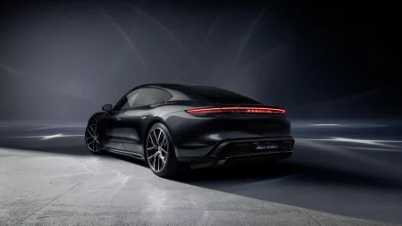2025-porsche-taycan-black-edition-porsche-cayenne-black-edition-4